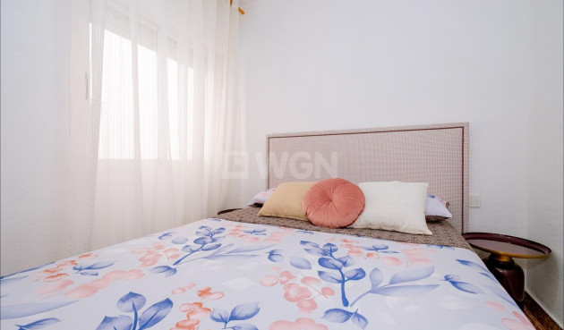 Odsprzedaż - Mieszkanie w bloku - Torrevieja - Playa del Cura