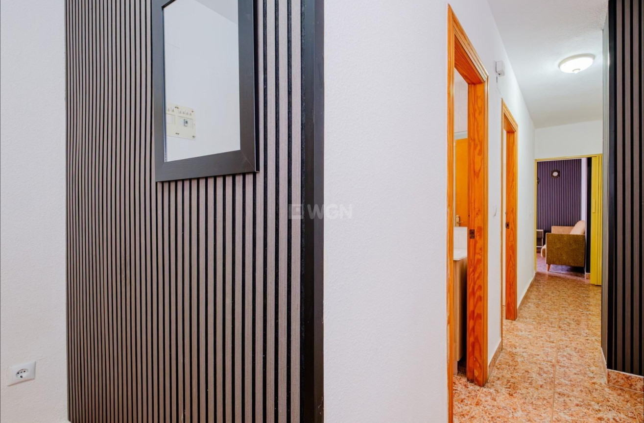 Odsprzedaż - Mieszkanie w bloku - Torrevieja - Playa del Cura