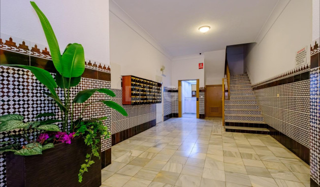 Odsprzedaż - Mieszkanie w bloku - Torrevieja - Playa del Cura