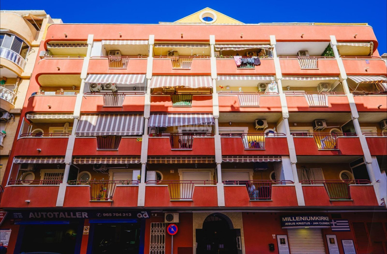 Odsprzedaż - Mieszkanie w bloku - Torrevieja - Playa del Cura