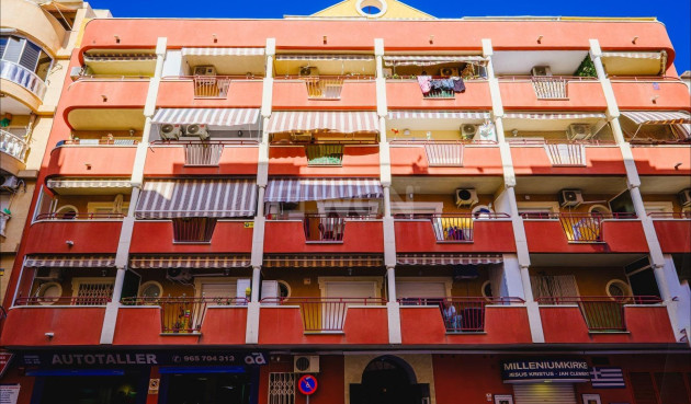 Odsprzedaż - Mieszkanie w bloku - Torrevieja - Playa del Cura