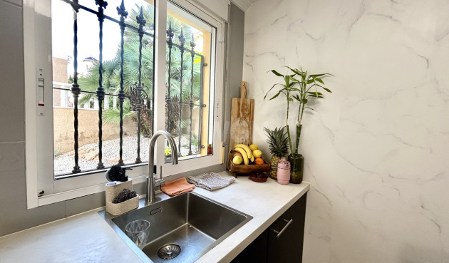 Odsprzedaż - Villa - Villamartin - Costa Blanca