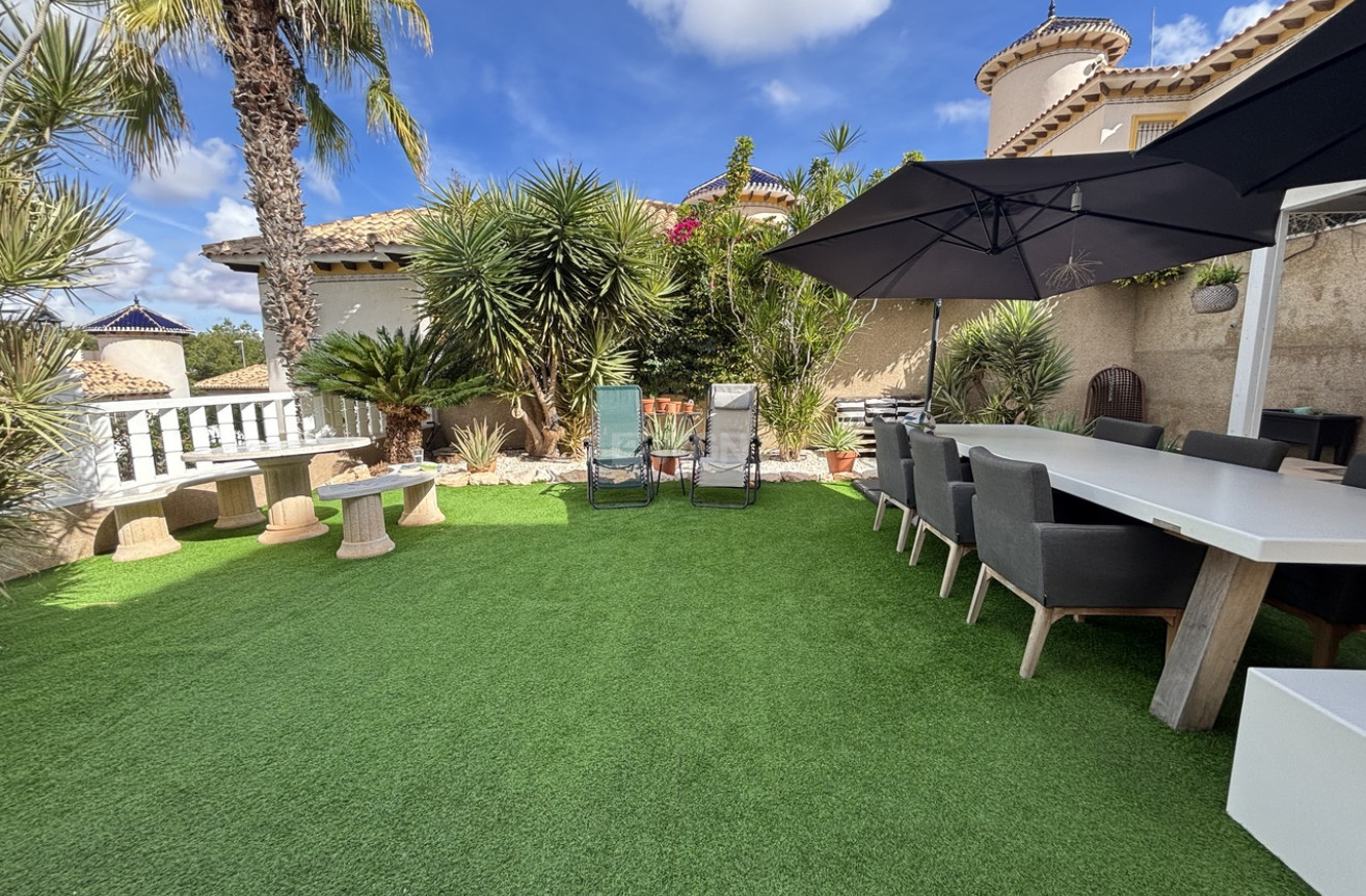 Odsprzedaż - Villa - Villamartin - Costa Blanca