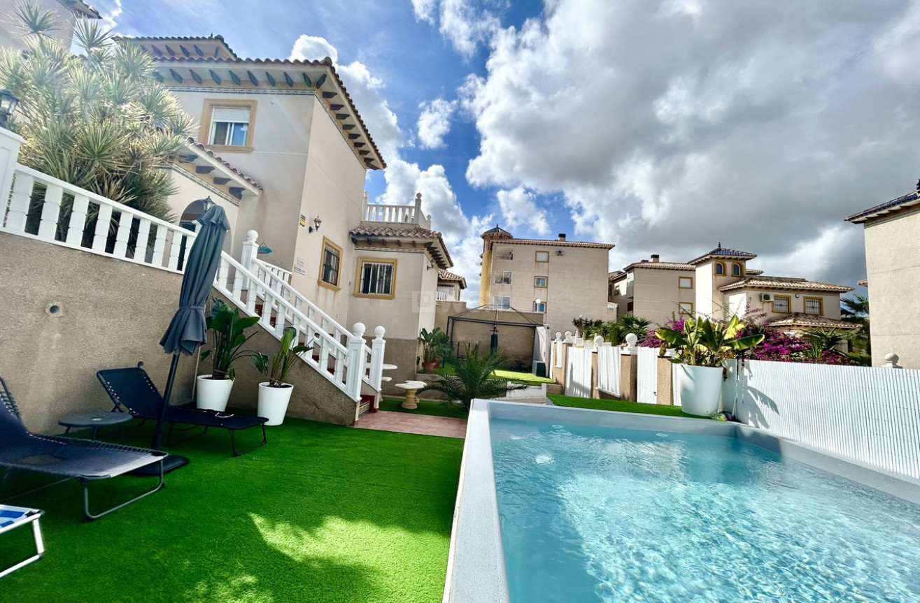 Odsprzedaż - Villa - Villamartin - Costa Blanca