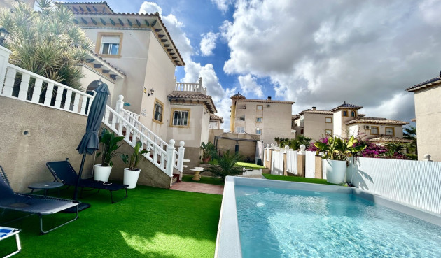 Odsprzedaż - Villa - Villamartin - Costa Blanca