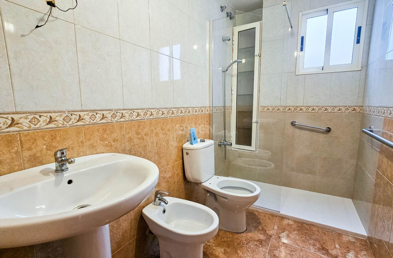 Wiederverkauf - Wohnung - Torrevieja - Centro