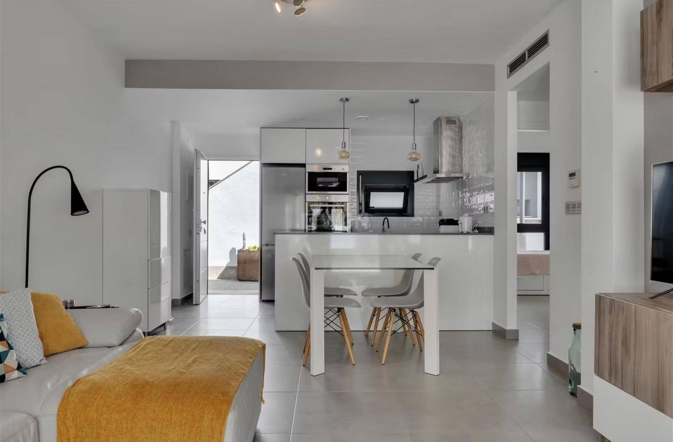 Resale - Bungalow - Pilar de la Horadada - Zona Pueblo