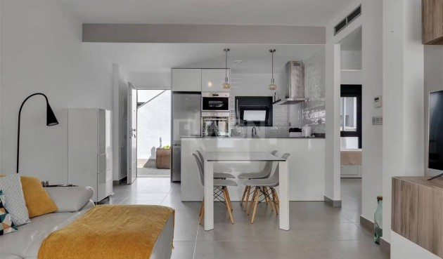Resale - Bungalow - Pilar de la Horadada - Zona Pueblo