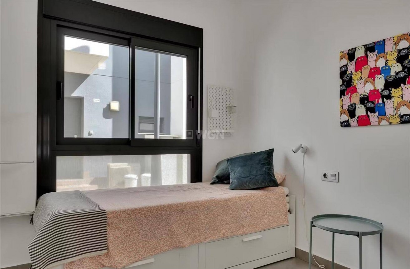 Resale - Bungalow - Pilar de la Horadada - Zona Pueblo