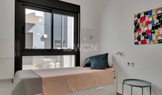 Resale - Bungalow - Pilar de la Horadada - Zona Pueblo