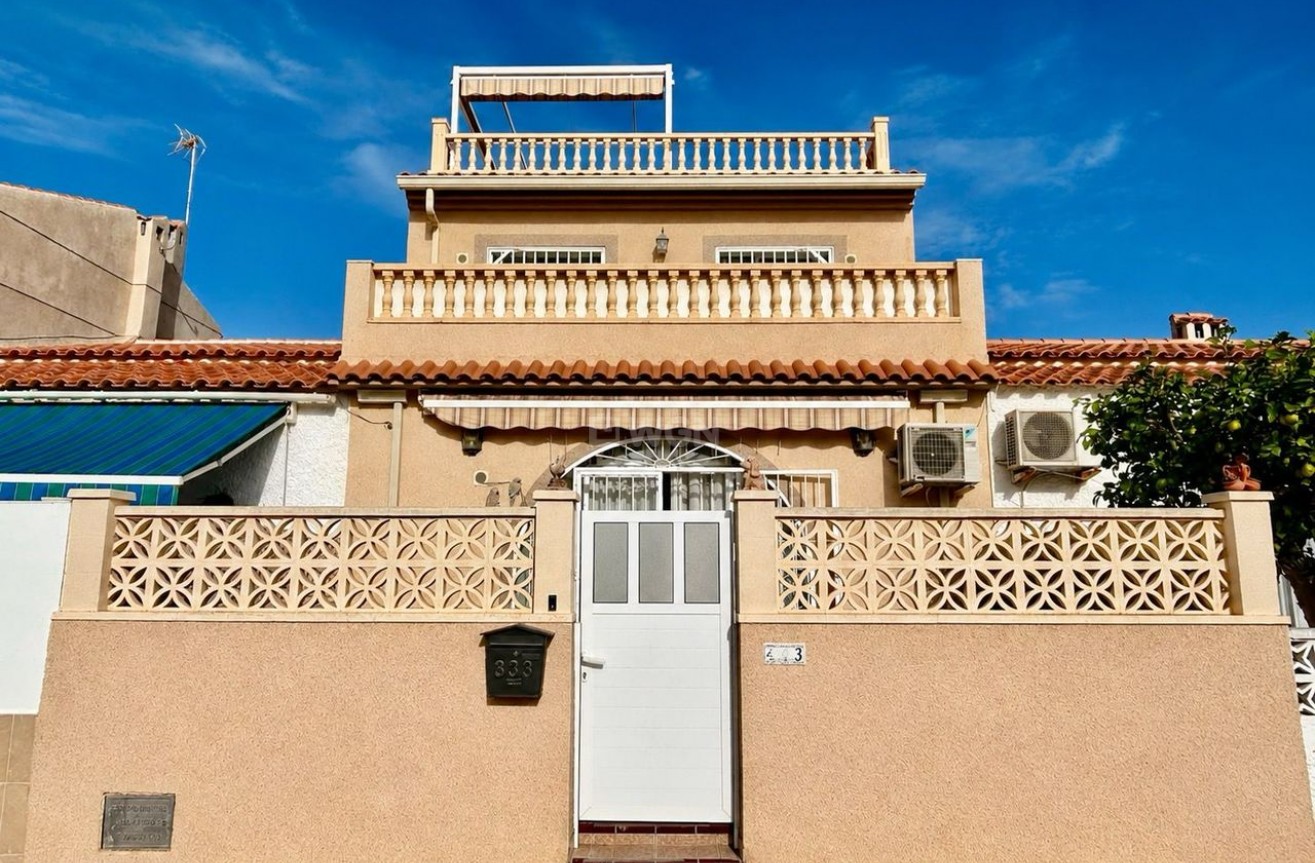 Odsprzedaż - Kamienica - Torrevieja - Costa Blanca
