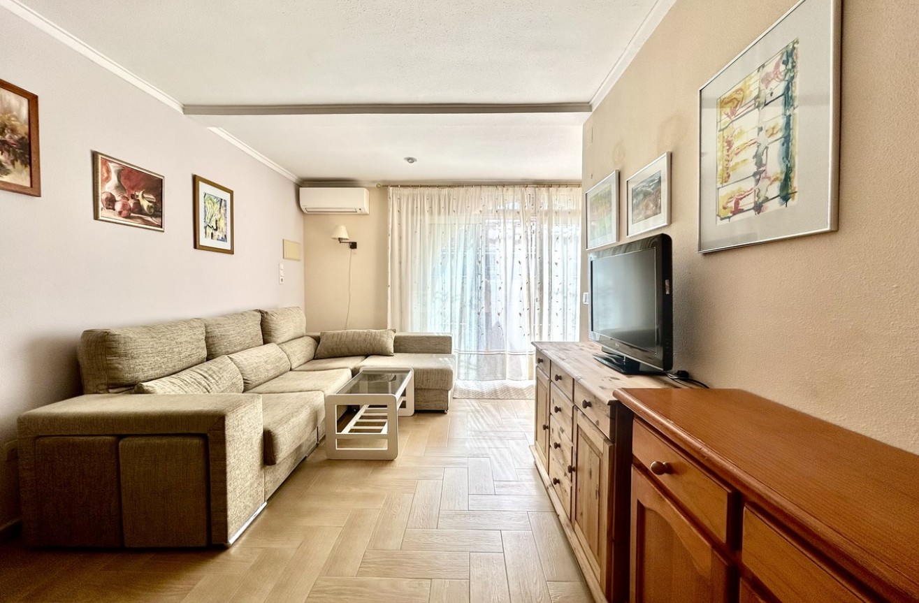 Odsprzedaż - Kamienica - Torrevieja - Costa Blanca
