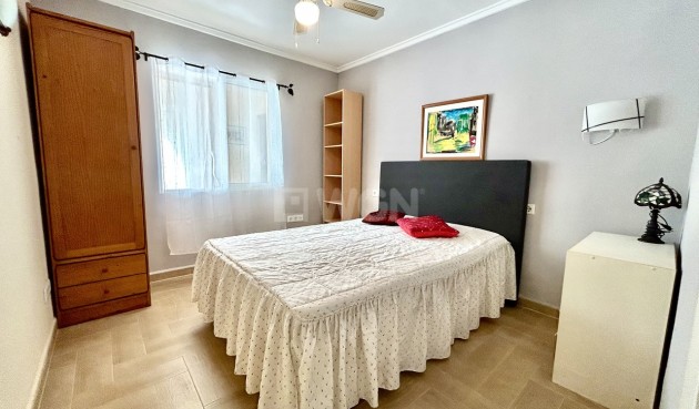 Odsprzedaż - Kamienica - Torrevieja - Costa Blanca