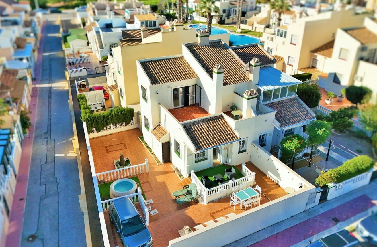 Odsprzedaż - Villa - Orihuela Costa - La Zenia