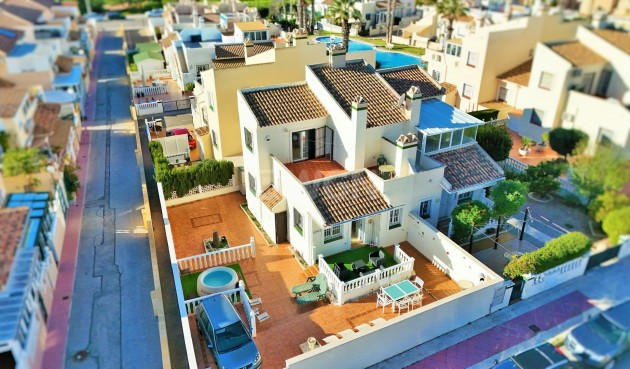 Odsprzedaż - Villa - Orihuela Costa - La Zenia