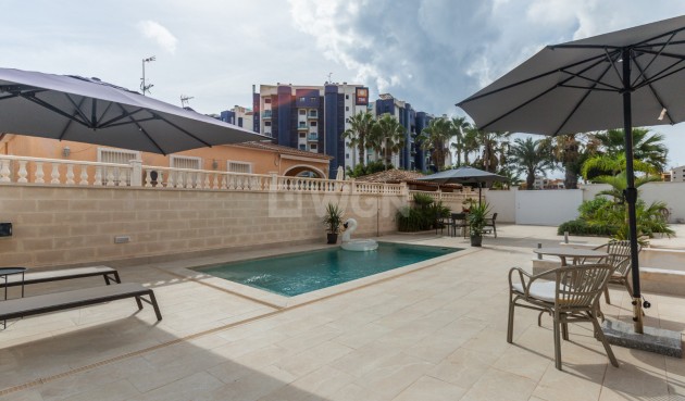 Odsprzedaż - Villa - Punta Prima - Costa Blanca
