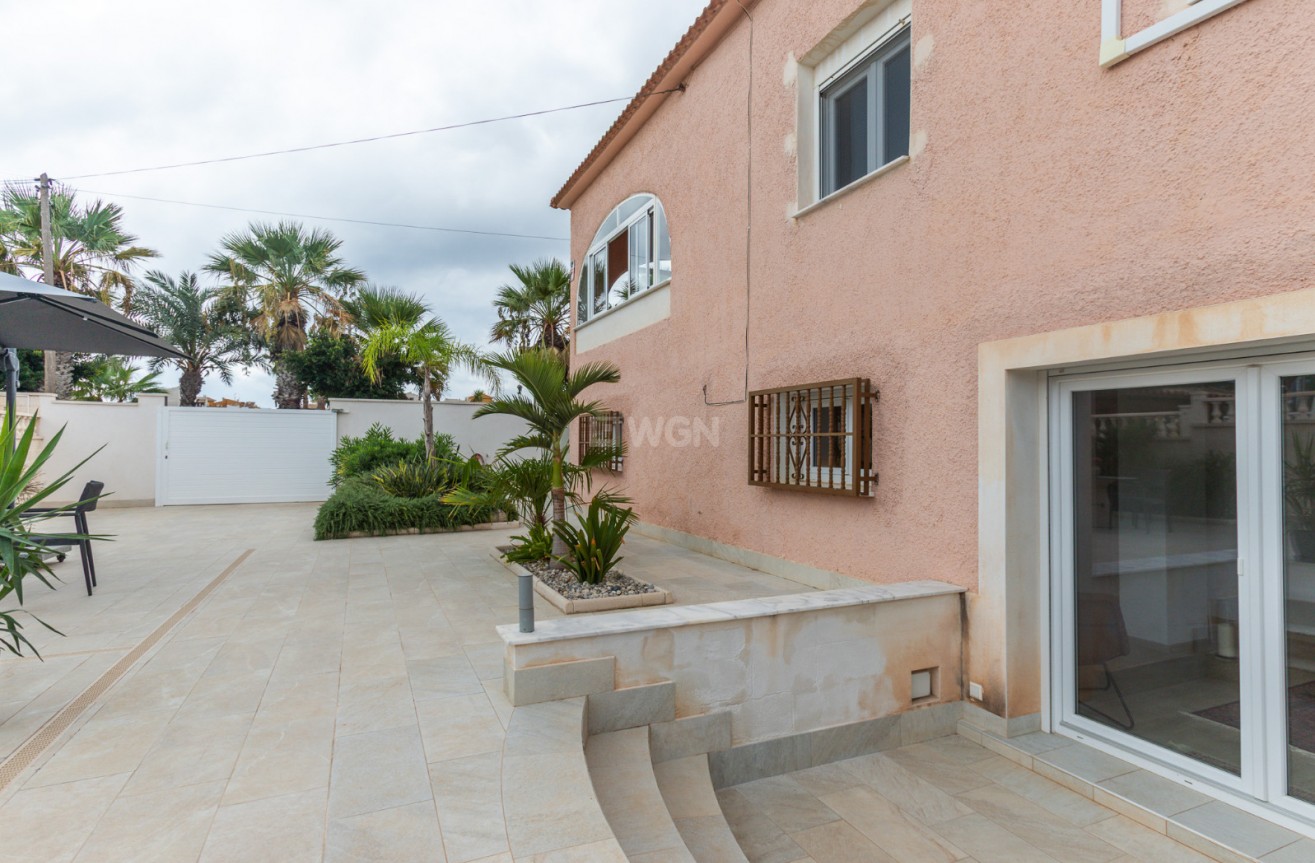 Odsprzedaż - Villa - Punta Prima - Costa Blanca