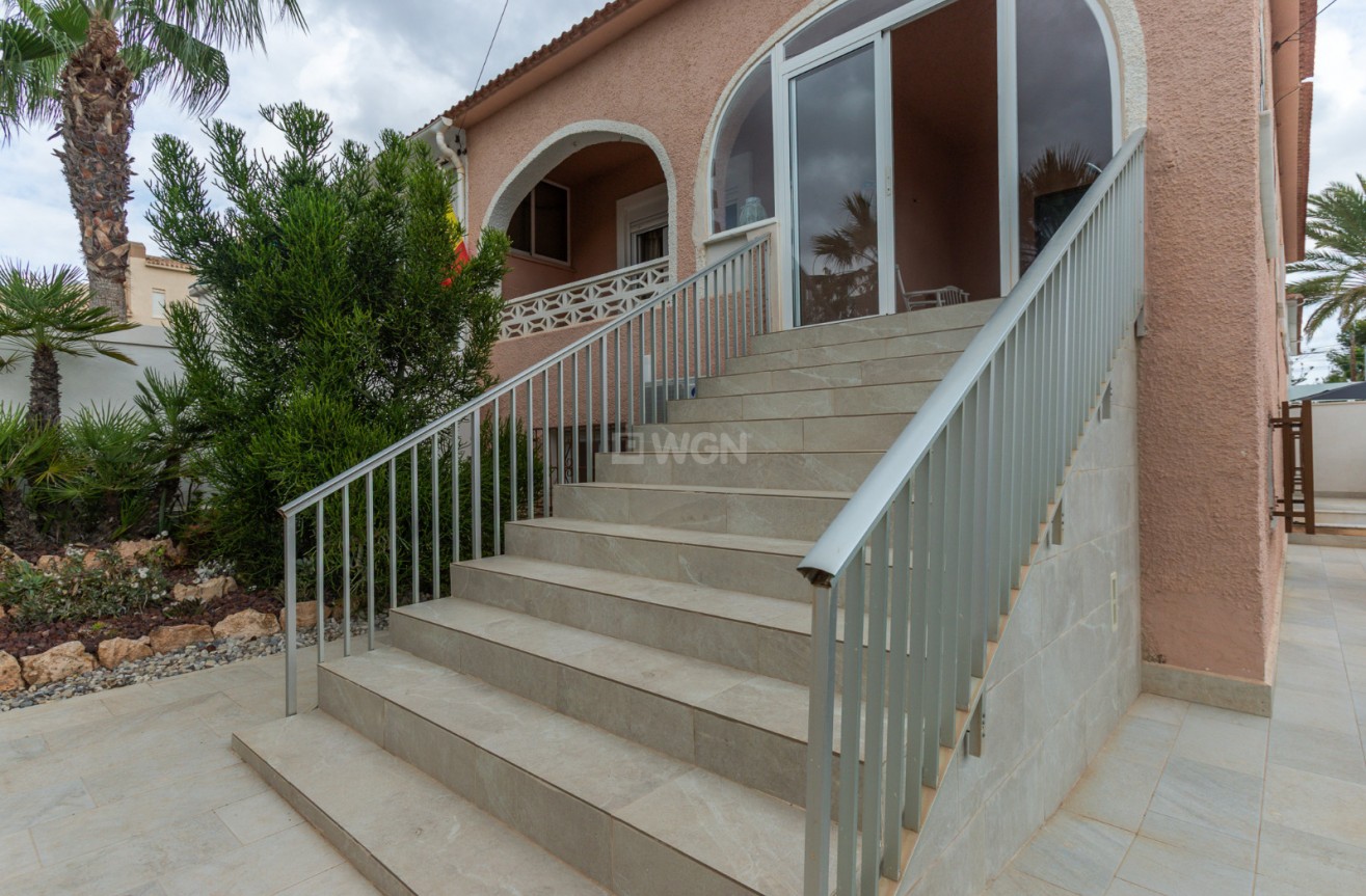 Odsprzedaż - Villa - Punta Prima - Costa Blanca