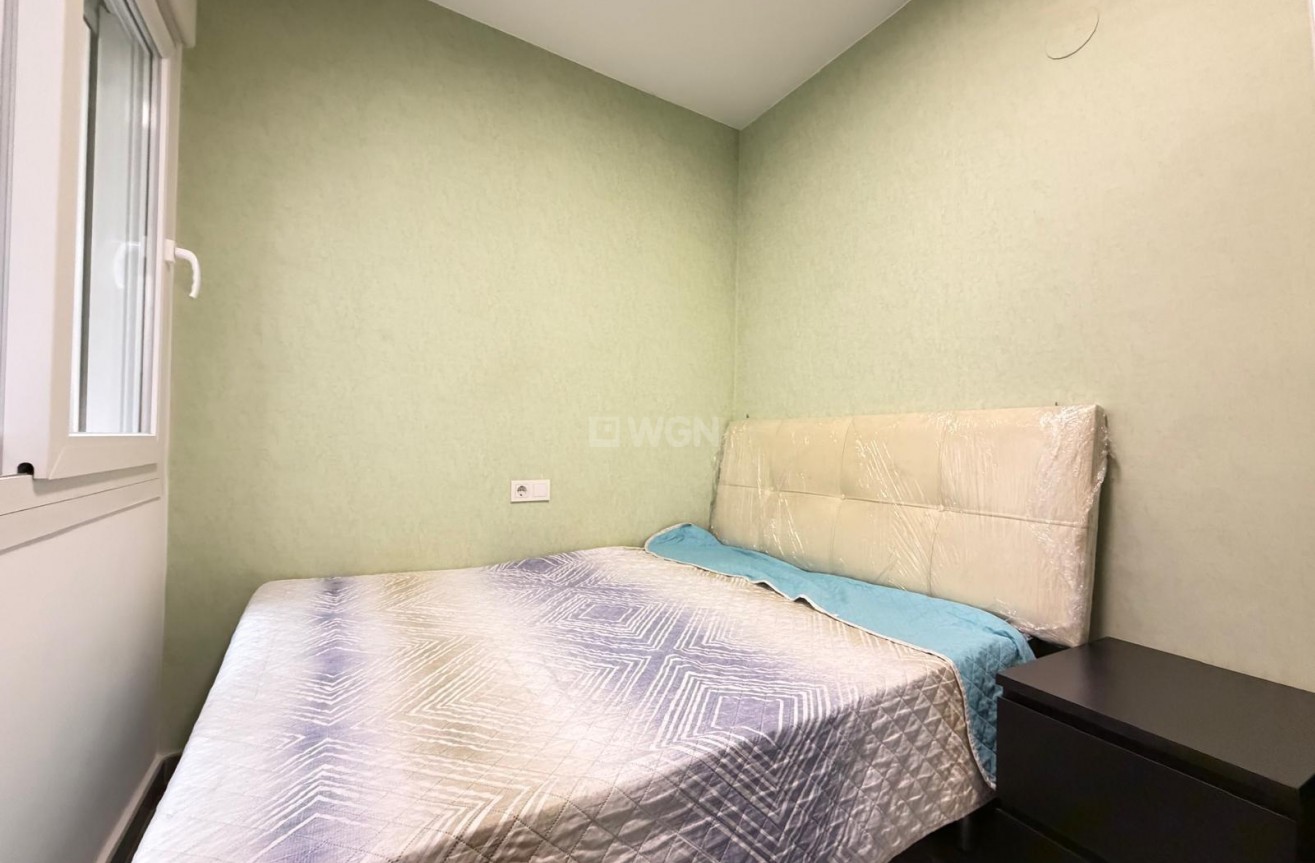 Odsprzedaż - Mieszkanie w bloku - Torrevieja - Playa del Cura