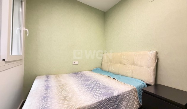 Odsprzedaż - Mieszkanie w bloku - Torrevieja - Playa del Cura