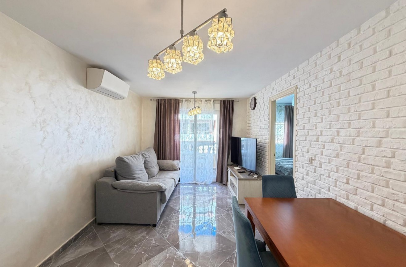 Odsprzedaż - Mieszkanie w bloku - Torrevieja - Playa del Cura
