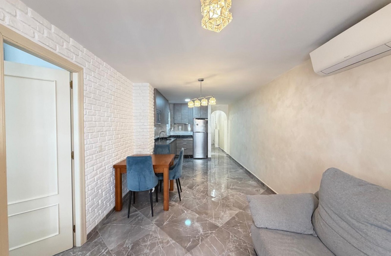 Odsprzedaż - Mieszkanie w bloku - Torrevieja - Playa del Cura