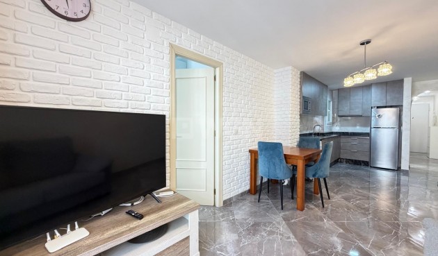 Odsprzedaż - Mieszkanie w bloku - Torrevieja - Playa del Cura