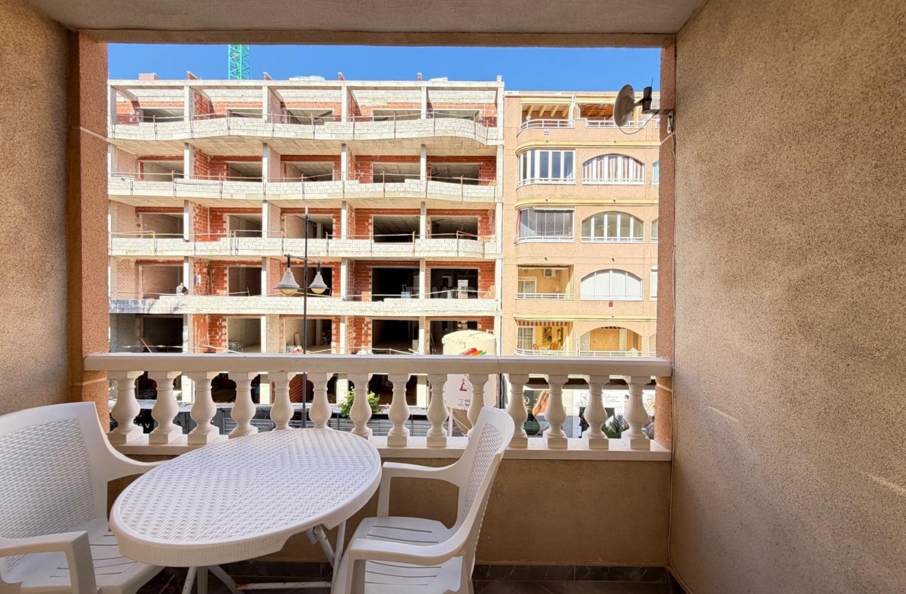 Odsprzedaż - Mieszkanie w bloku - Torrevieja - Playa del Cura