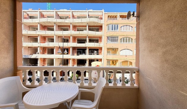 Odsprzedaż - Mieszkanie w bloku - Torrevieja - Playa del Cura