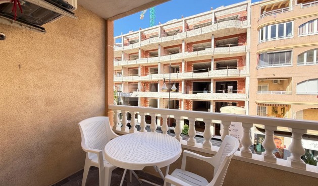 Odsprzedaż - Mieszkanie w bloku - Torrevieja - Playa del Cura