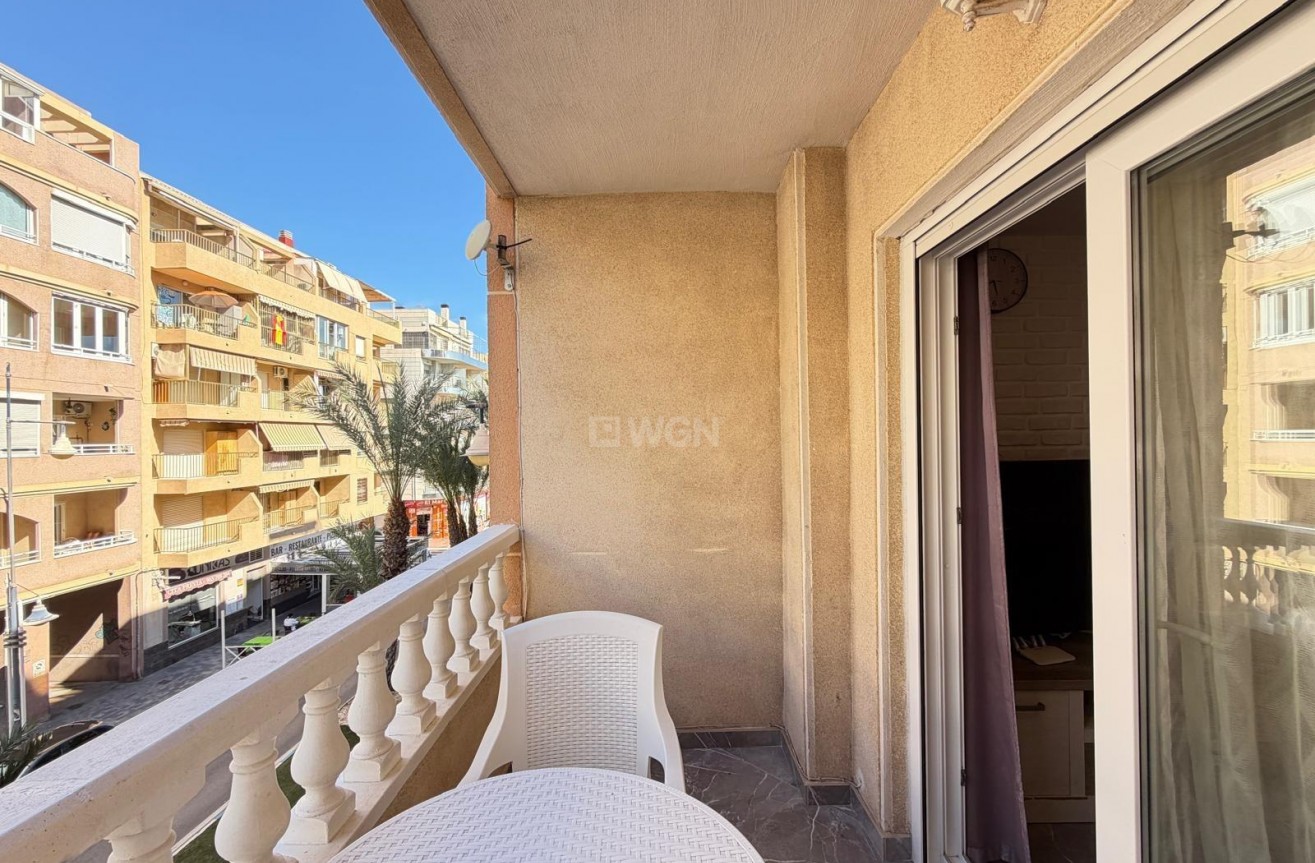 Odsprzedaż - Mieszkanie w bloku - Torrevieja - Playa del Cura