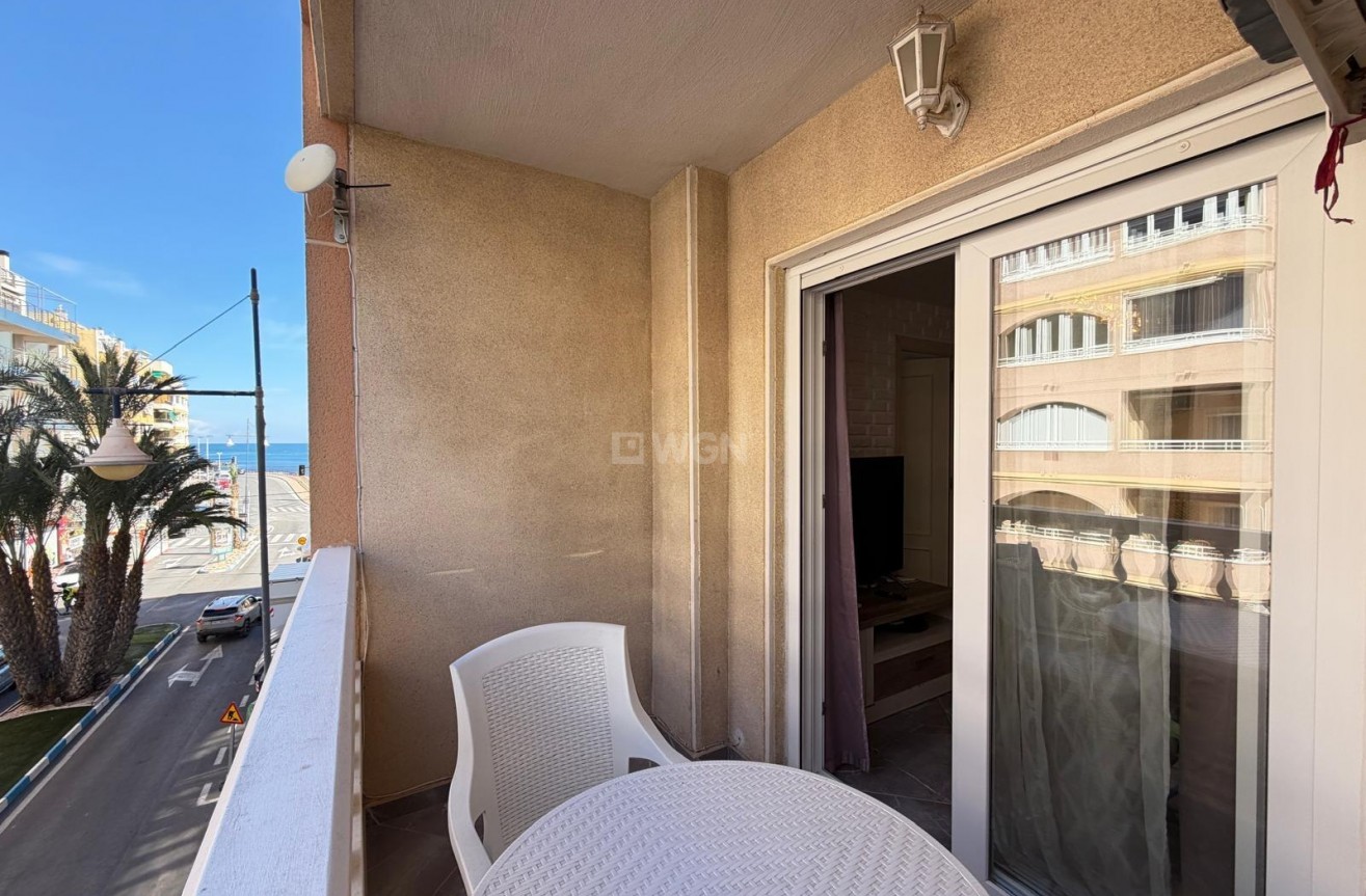 Odsprzedaż - Mieszkanie w bloku - Torrevieja - Playa del Cura