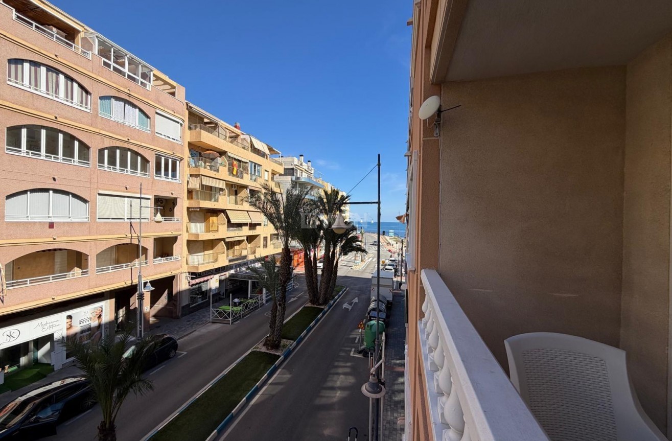 Odsprzedaż - Mieszkanie w bloku - Torrevieja - Playa del Cura