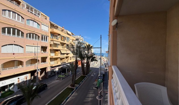 Odsprzedaż - Mieszkanie w bloku - Torrevieja - Playa del Cura