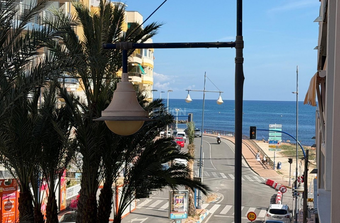 Odsprzedaż - Mieszkanie w bloku - Torrevieja - Playa del Cura