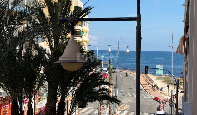 Odsprzedaż - Mieszkanie w bloku - Torrevieja - Playa del Cura