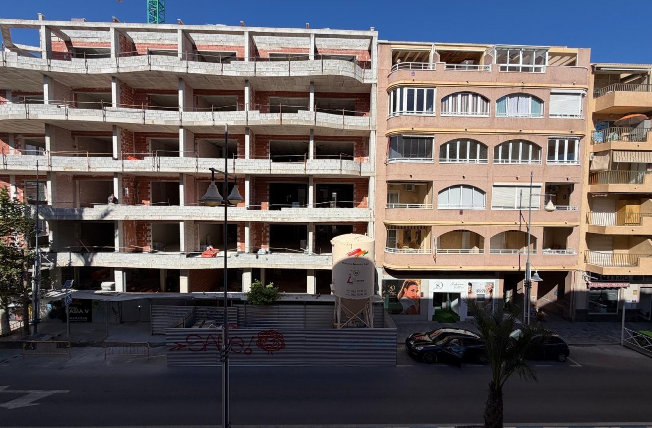 Odsprzedaż - Mieszkanie w bloku - Torrevieja - Playa del Cura