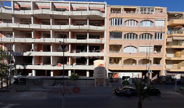 Odsprzedaż - Mieszkanie w bloku - Torrevieja - Playa del Cura