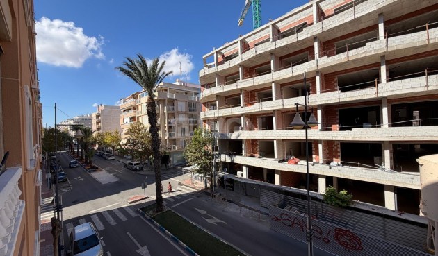 Odsprzedaż - Mieszkanie w bloku - Torrevieja - Playa del Cura