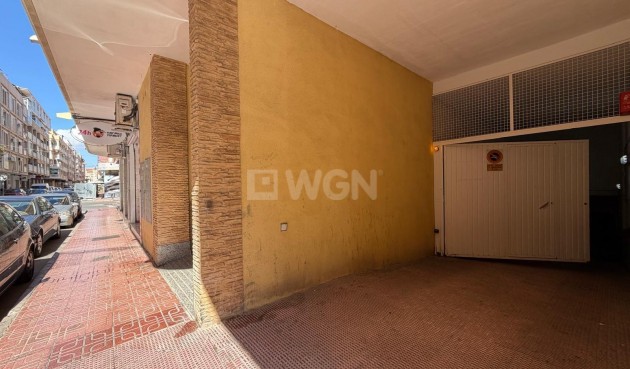 Odsprzedaż - Mieszkanie w bloku - Torrevieja - Playa del Cura