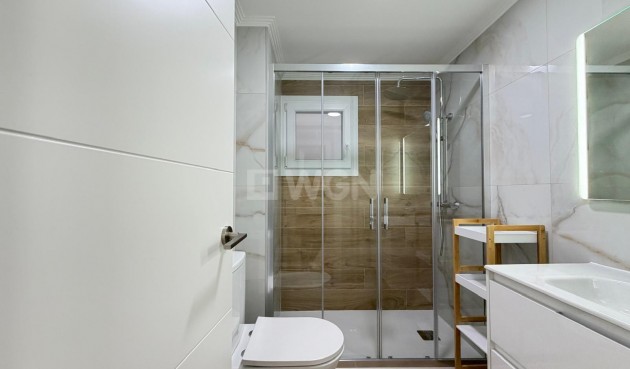 Odsprzedaż - Mieszkanie w bloku - Torrevieja - Centro