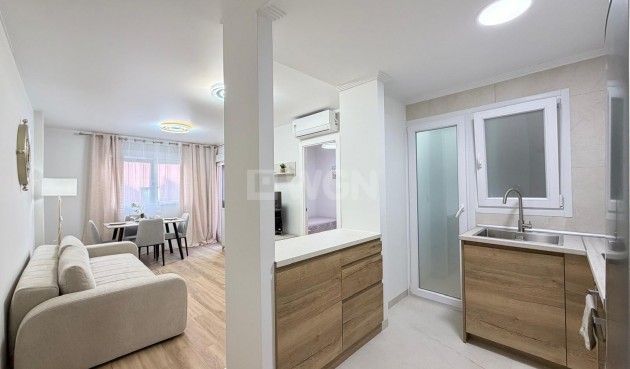 Odsprzedaż - Mieszkanie w bloku - Torrevieja - Centro