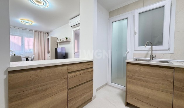 Odsprzedaż - Mieszkanie w bloku - Torrevieja - Centro