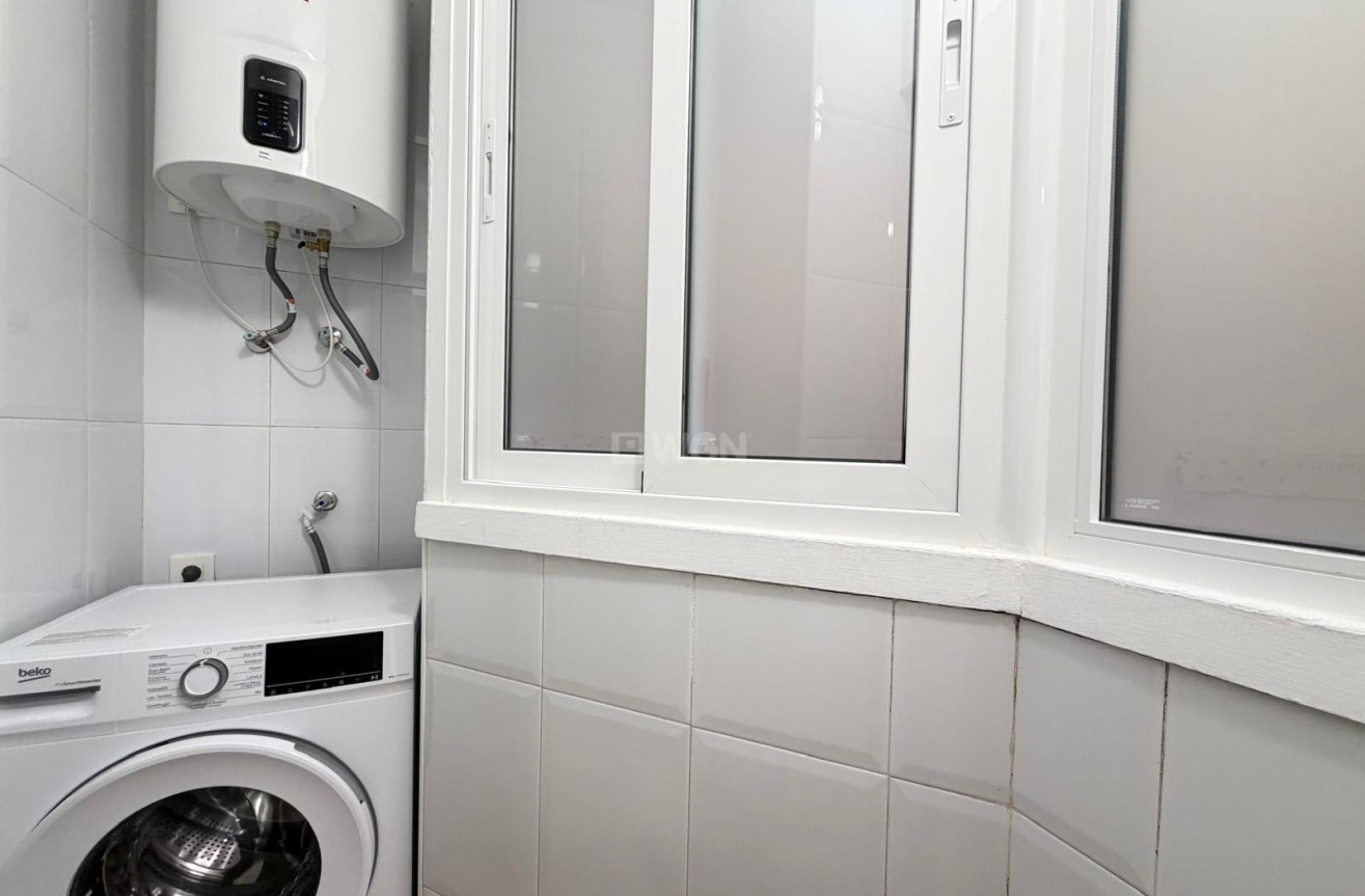 Odsprzedaż - Mieszkanie w bloku - Torrevieja - Centro