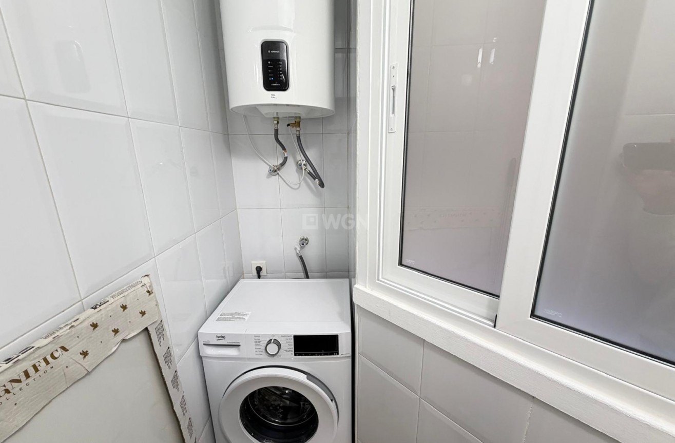 Odsprzedaż - Mieszkanie w bloku - Torrevieja - Centro