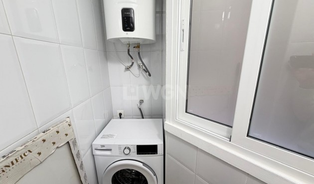 Odsprzedaż - Mieszkanie w bloku - Torrevieja - Centro