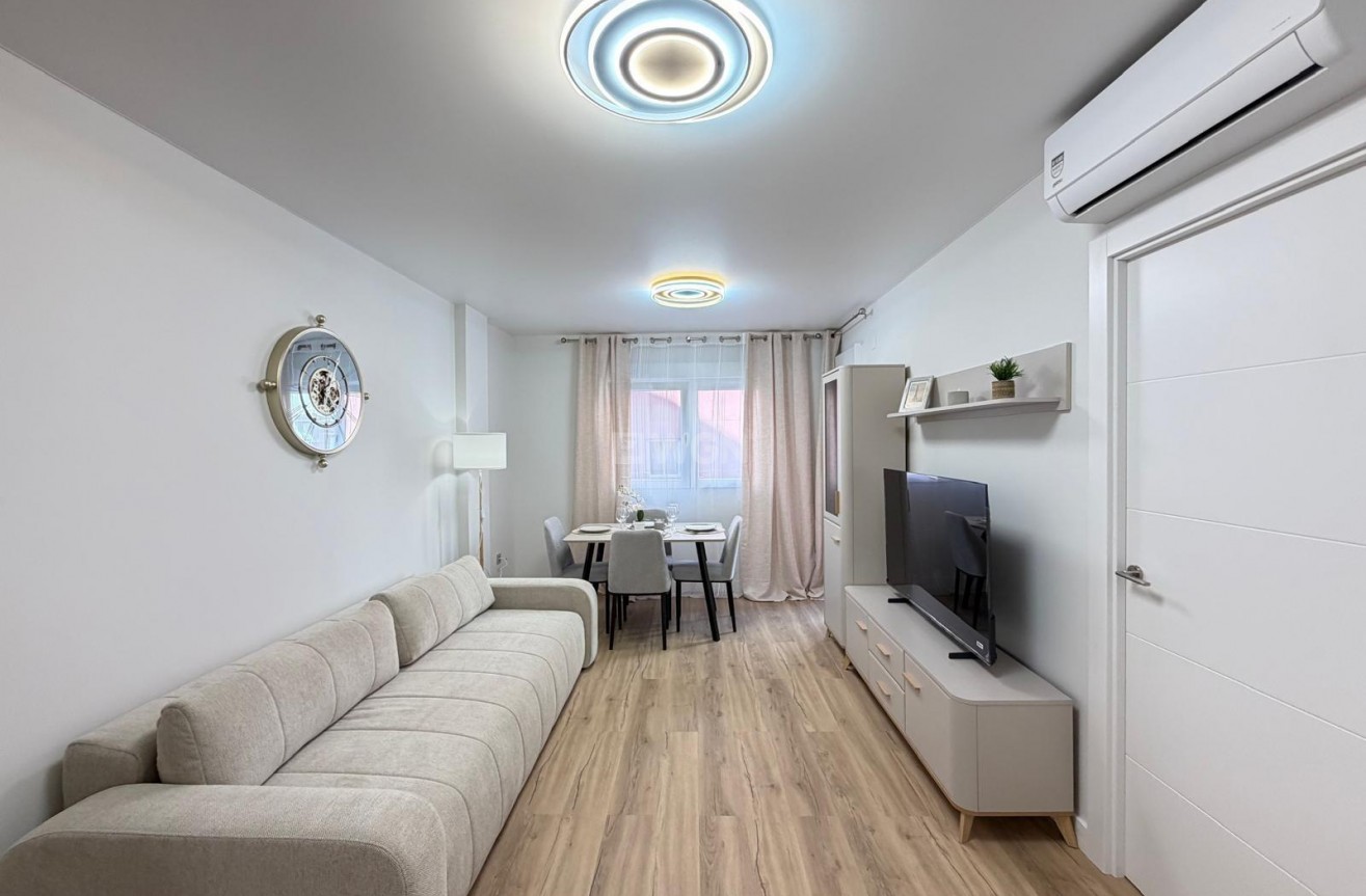 Odsprzedaż - Mieszkanie w bloku - Torrevieja - Centro