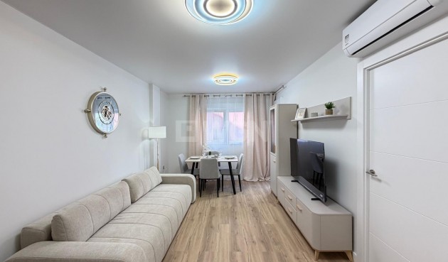 Odsprzedaż - Mieszkanie w bloku - Torrevieja - Centro