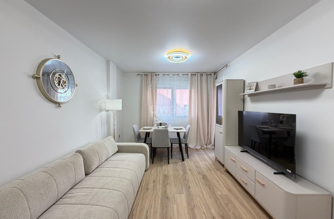 Odsprzedaż - Mieszkanie w bloku - Torrevieja - Centro