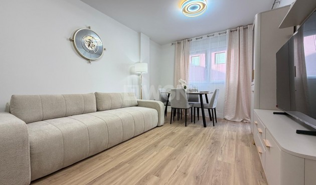 Odsprzedaż - Mieszkanie w bloku - Torrevieja - Centro